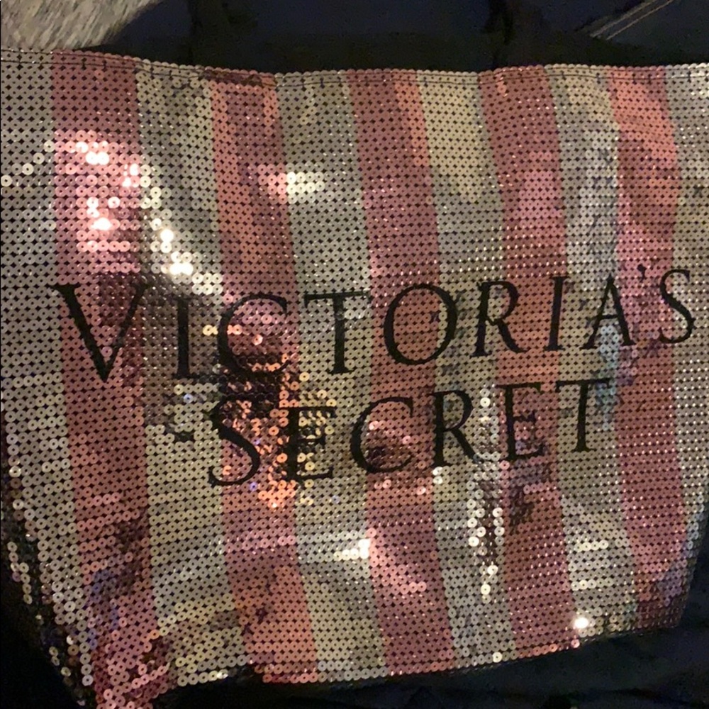 Vs Sequence Tote Barely Used - image 4